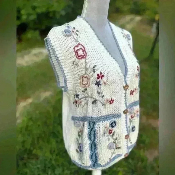 Hand knitted sweater cardigan. Floral. Granny vintage retro sweater. Size L - Picture 6 of 10